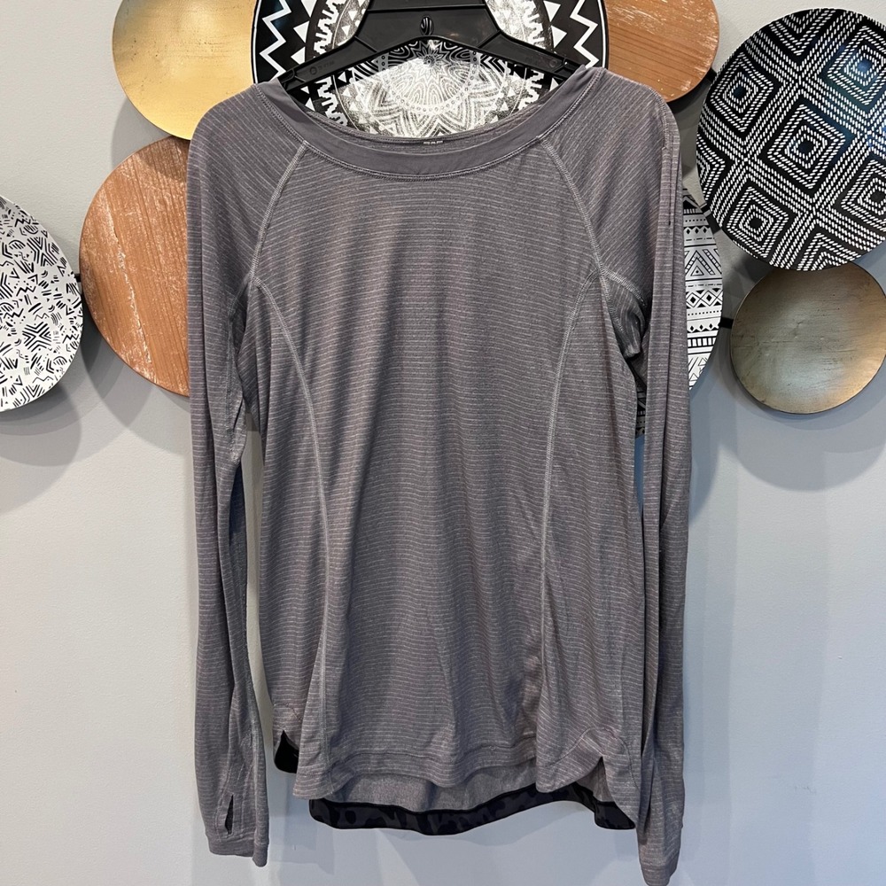 Lululemon Gray Space Dye Long Sleeve Active Top Thumbholes Pleated Back Sz 6